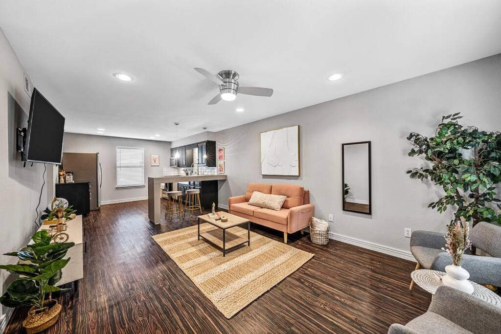 Luxe Condo In City Center 韦科 外观 照片